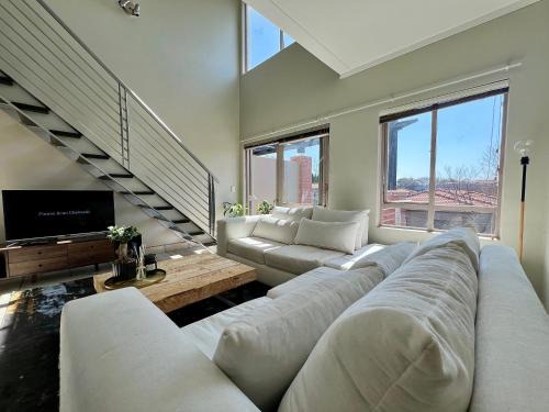 Greater Johannesburg Metropolitan Area Apartment | Sandton - Japandi style 1 bedroom Loft apartment