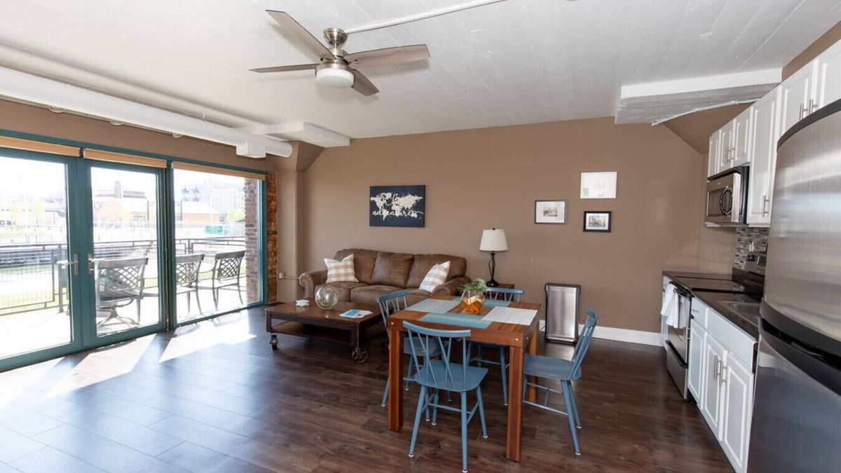 Sandusky Condo | Sandusky Bay Waterfront Views For Four!