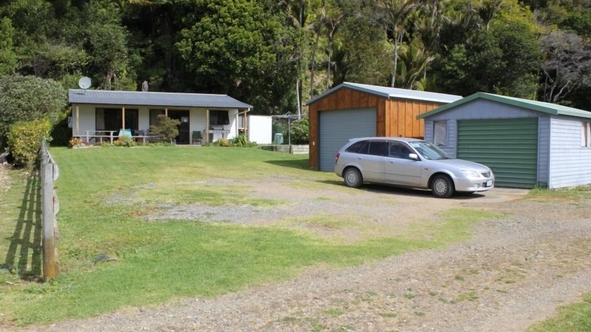 Port Charles House | Sandy Bay Beach Retreat