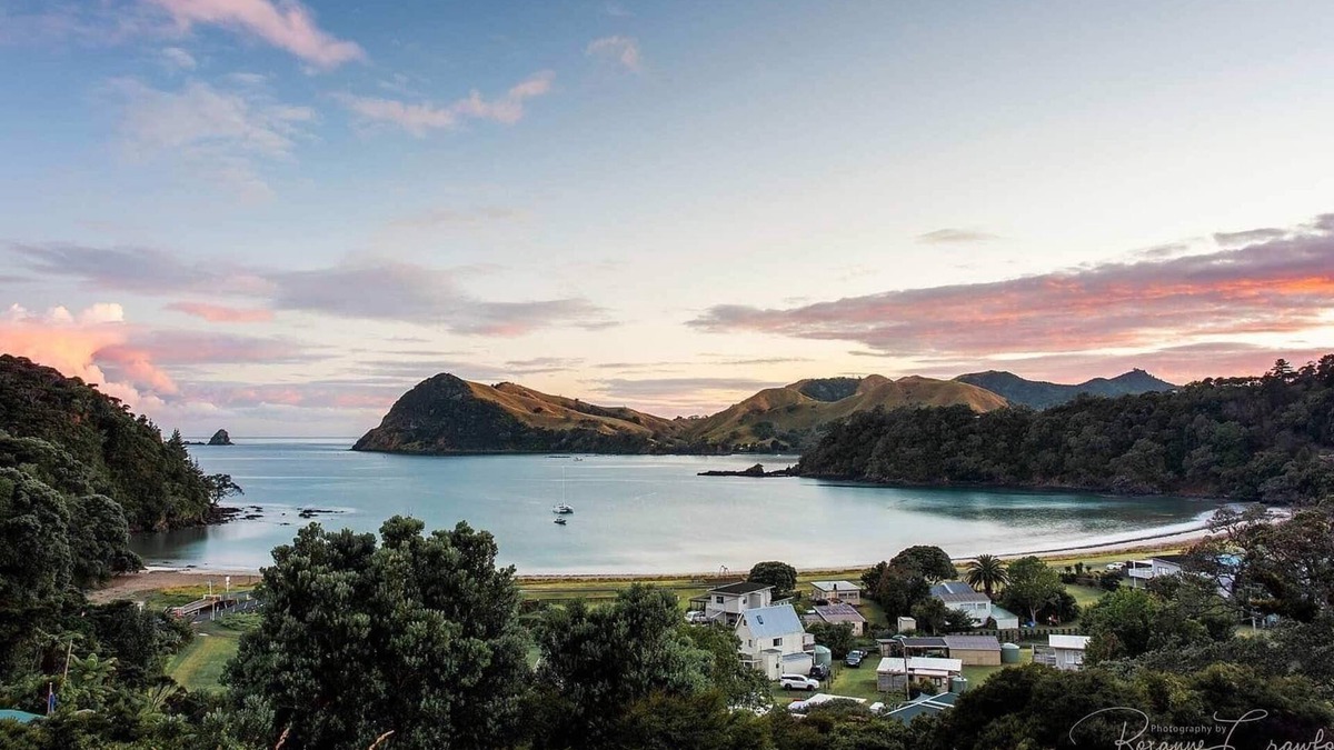 Port Charles House | Sandy Bay Kiwiana Classic