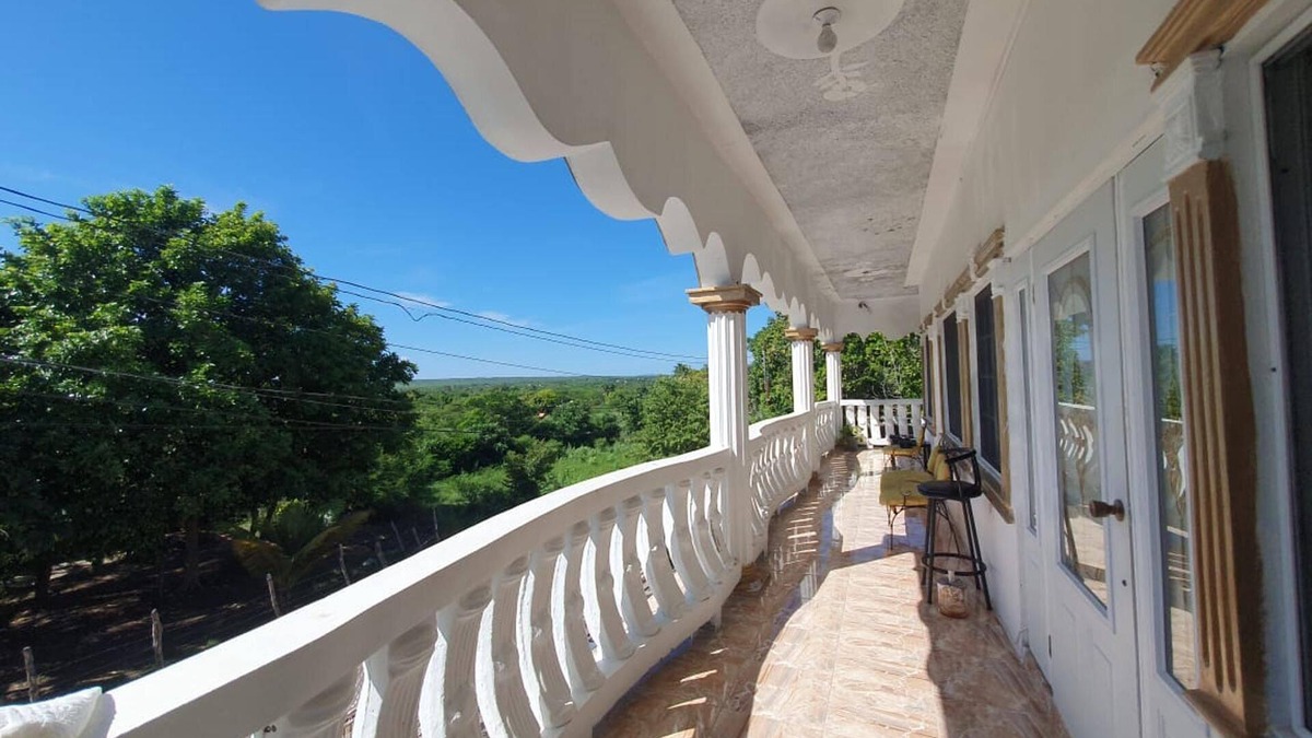 Sandy Bay House | Sandy Bay Paradise Retreat - 7 Bedrooms