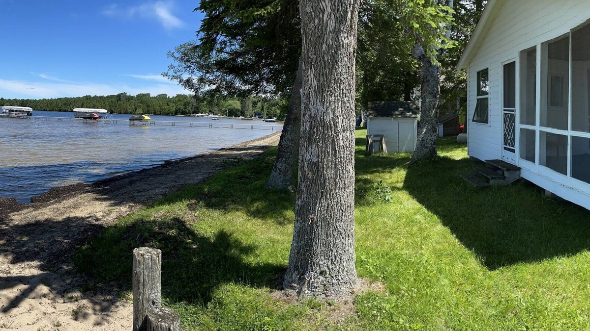 Levering House | Sandy beach and Sunset side Cottage