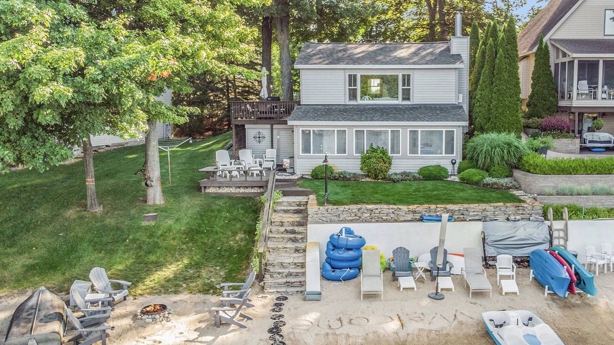 Traverse City House | Sandy Beach Cottage on Silver Lake