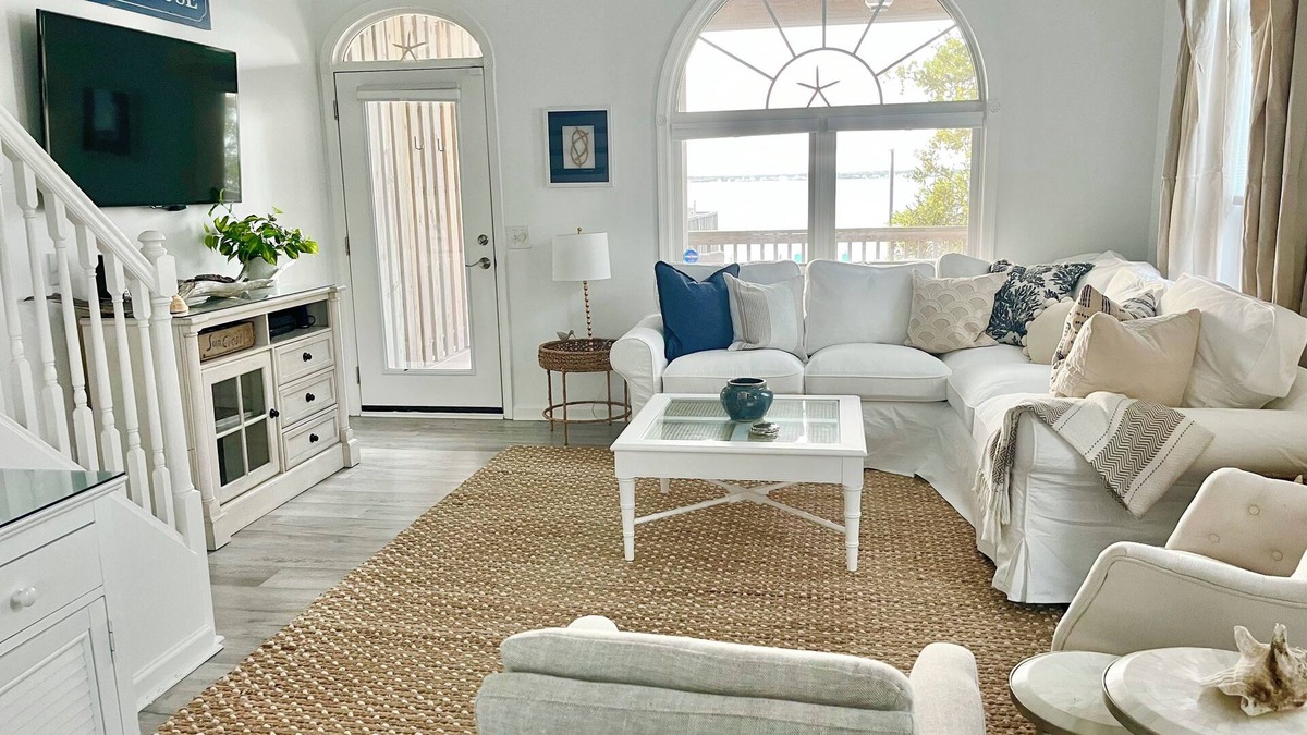 Emerald Isle House | Sandy Beaches-Soundfront/Hot tub/Boatlift/Pets ok