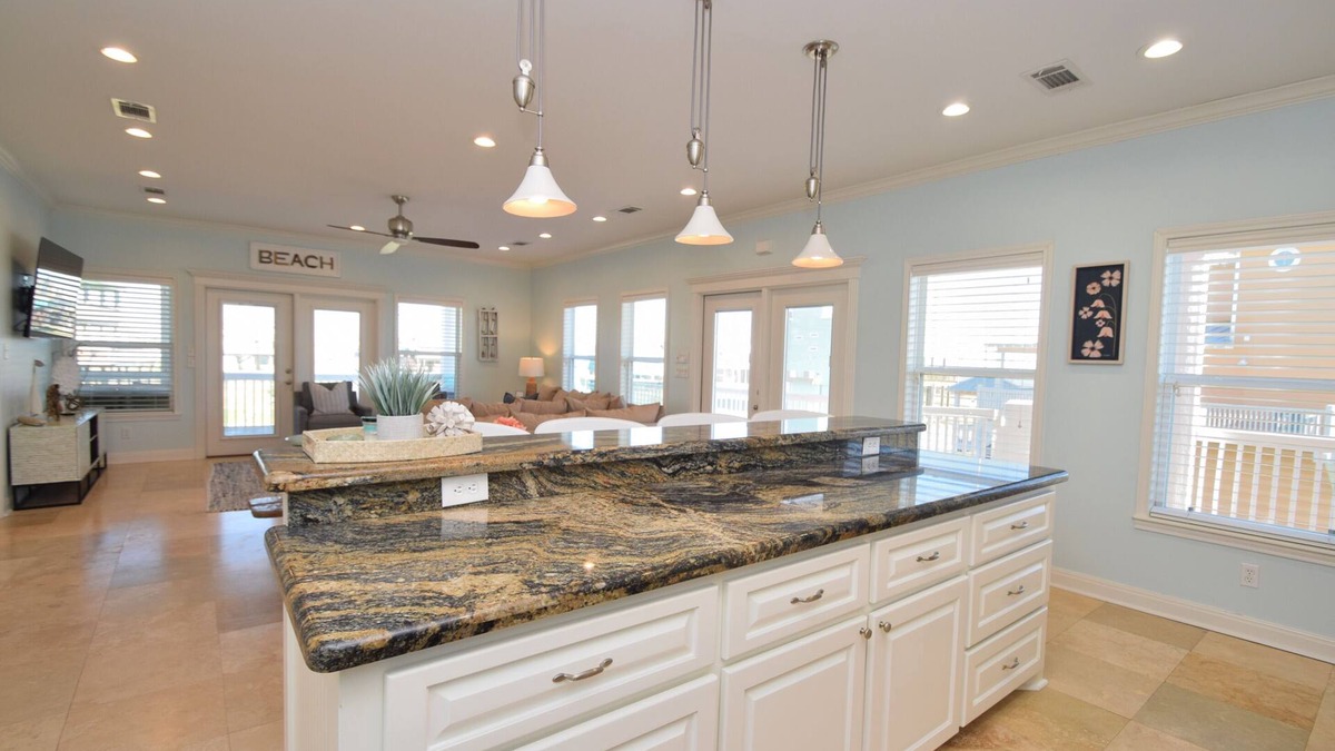 Crystal Beach Cabin | Sandy Bottoms~4 bedroom 2 bathroom~ steps away from the beach with great views!