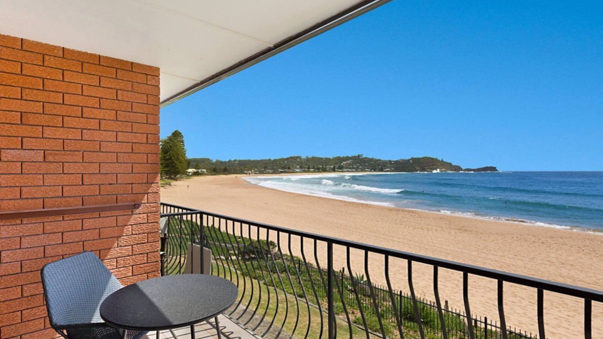 Avoca Beach Apartment | Sandy Cheeks - Sunny Beachfront Location