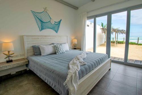 Puerto Villamil House | Sandy Feet House