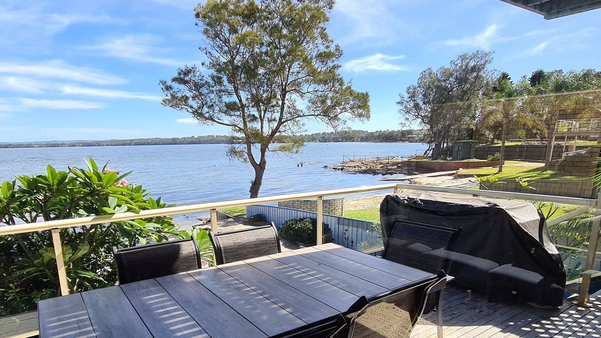 Toukley House | Sandy Feet Retreat. Kick your shoes off & enjoy !