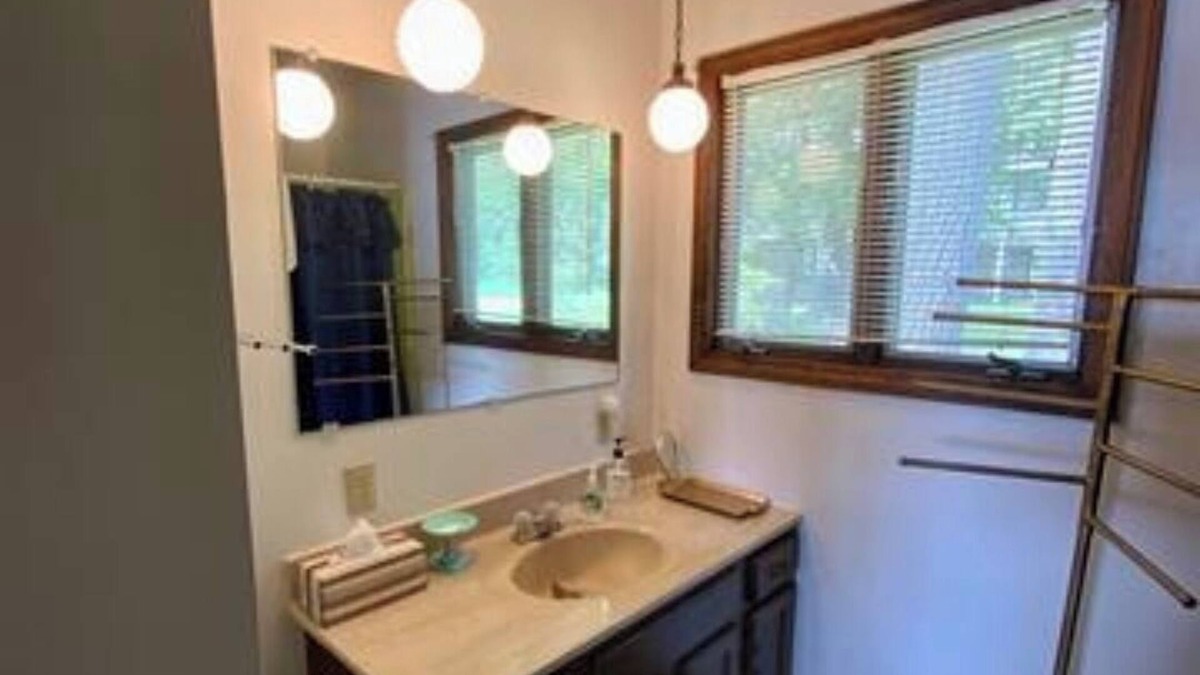 Toivola Cabin | Sandy Lake Retreat Charming 2-bedroom cabin with WiFi, AC steps from the lake!