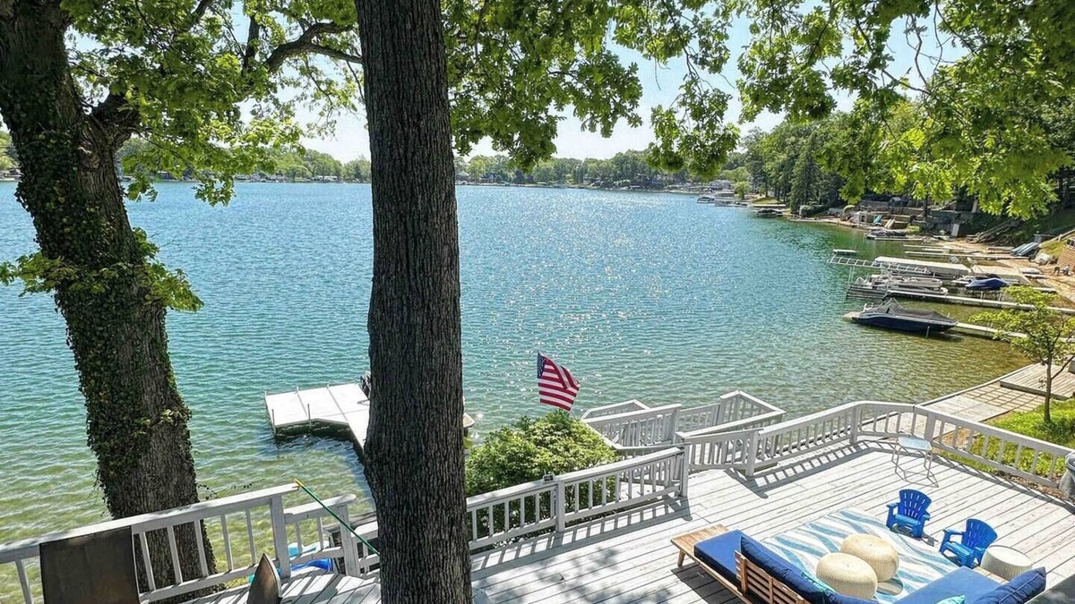Sister Lakes House | Sandy Lakefront Home - Sister Lakes - w/Pontoon