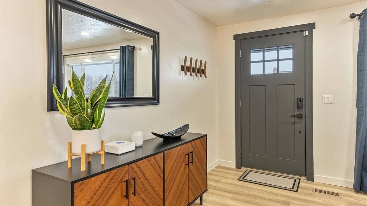 White City House | Sandy MTR- ski the season!