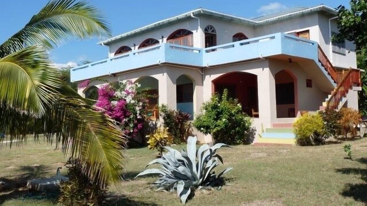 Treasure Beach Villa | Sandy Rose Villa - Your tropical paradise getaway