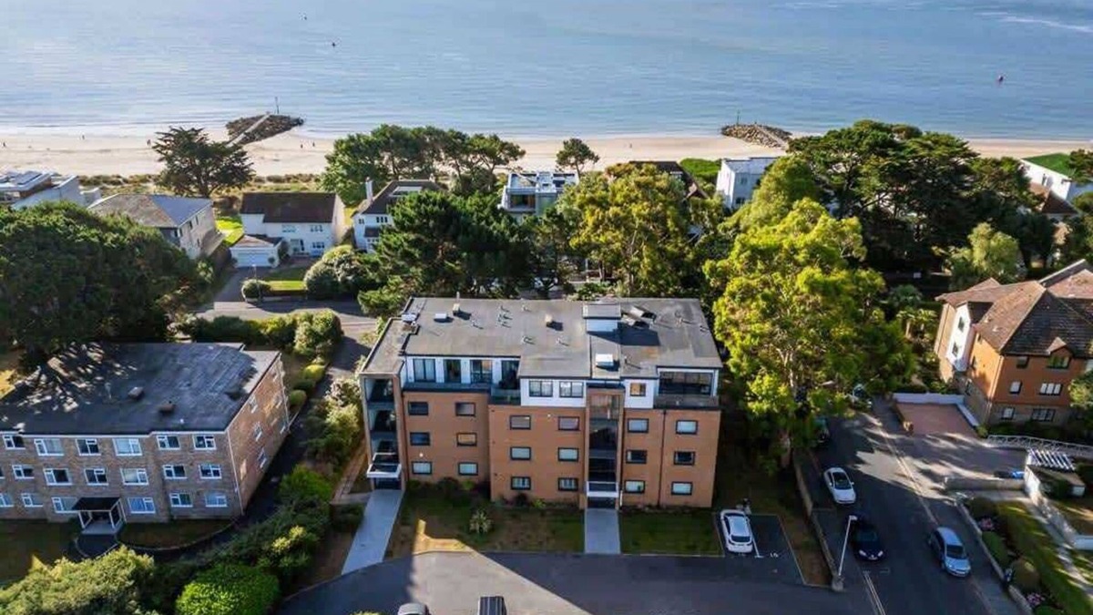 Sandbanks Condo | Sandy Shores - 2-bed flat on Sandbanks Peninsular