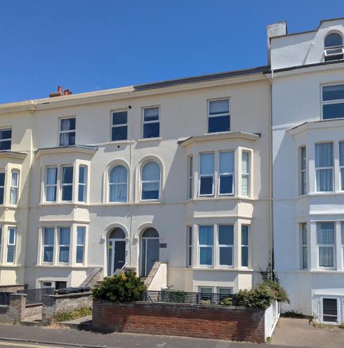 Burnham-on-Sea Apartment | Sandy Toes - Top floor with stunning sea view! Dogs welcome on request, extra fee