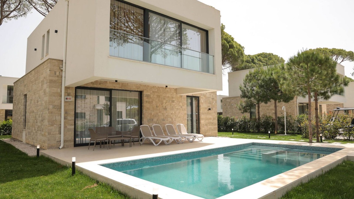 Ishem Apartment | Sanpietro Vacation Deluxe Villa