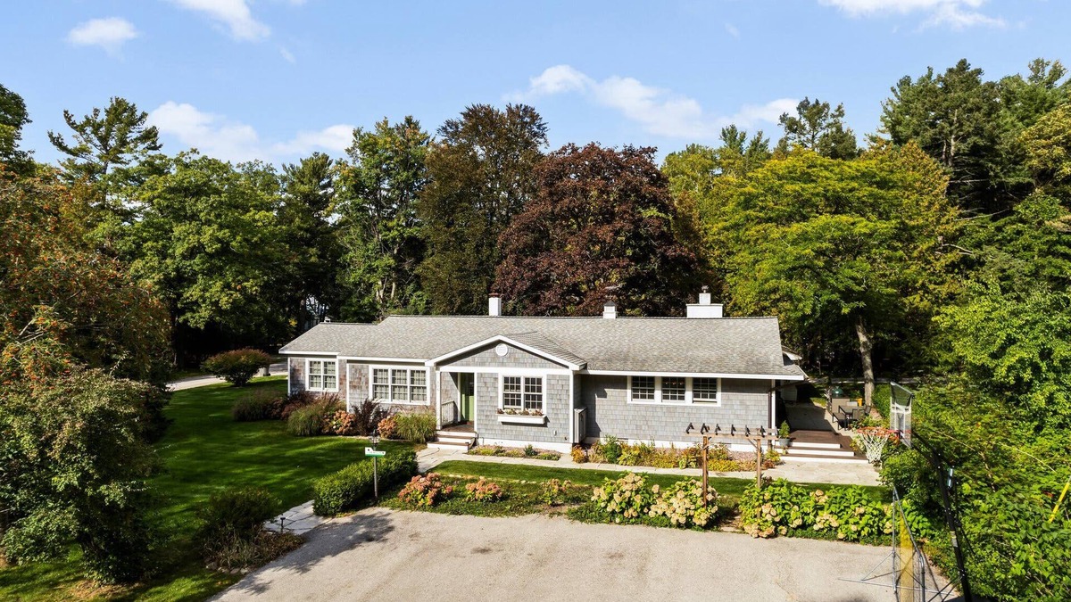 Leland House | Sans Souci in the Village of Leland
