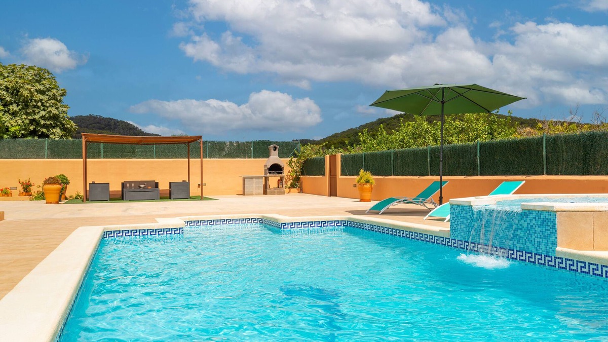 Sant Antoni de Portmany House | Sant Antoni De Portmany: Country house with pool and jacuzzi
