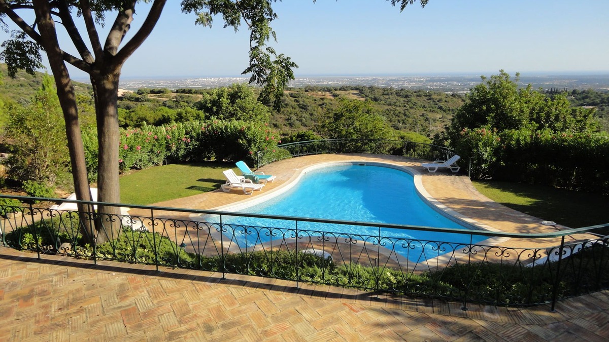 Poco do Mouro Villa | Santa Barbara de Nexe (Loule) Stunning Coastal Views, Heated Pool option.
