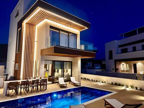 Argaka Villa | Santa Barbara Seafront villas w jacuzzi pool