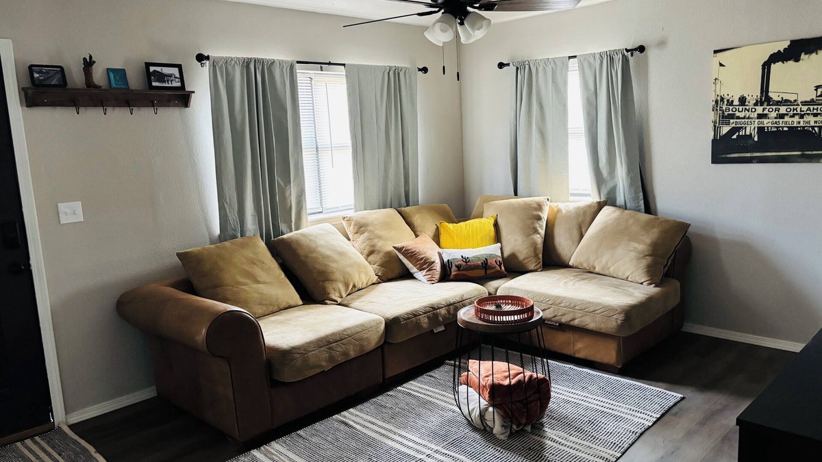 Cushing House | Santa Fe Depot- 3-bedroom house near downtown Cushing
