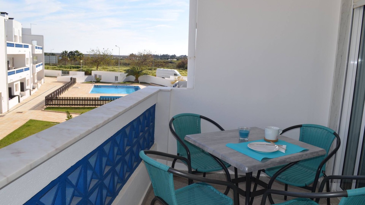 Santa Luzia Apartment | SANTA LUZIA APARTMENT- 2 bedroom apartment, 2 Wcs, pool and close to the beach