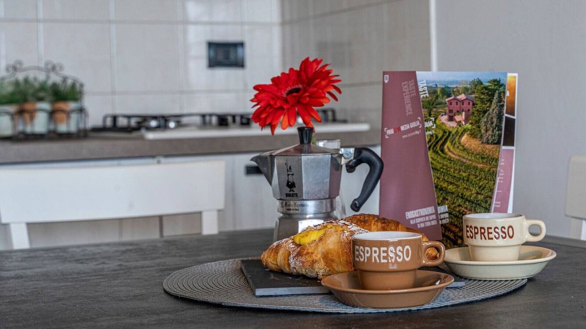 Colugna Apartment | Santa Monica Apartment with beautiful terrace!x3