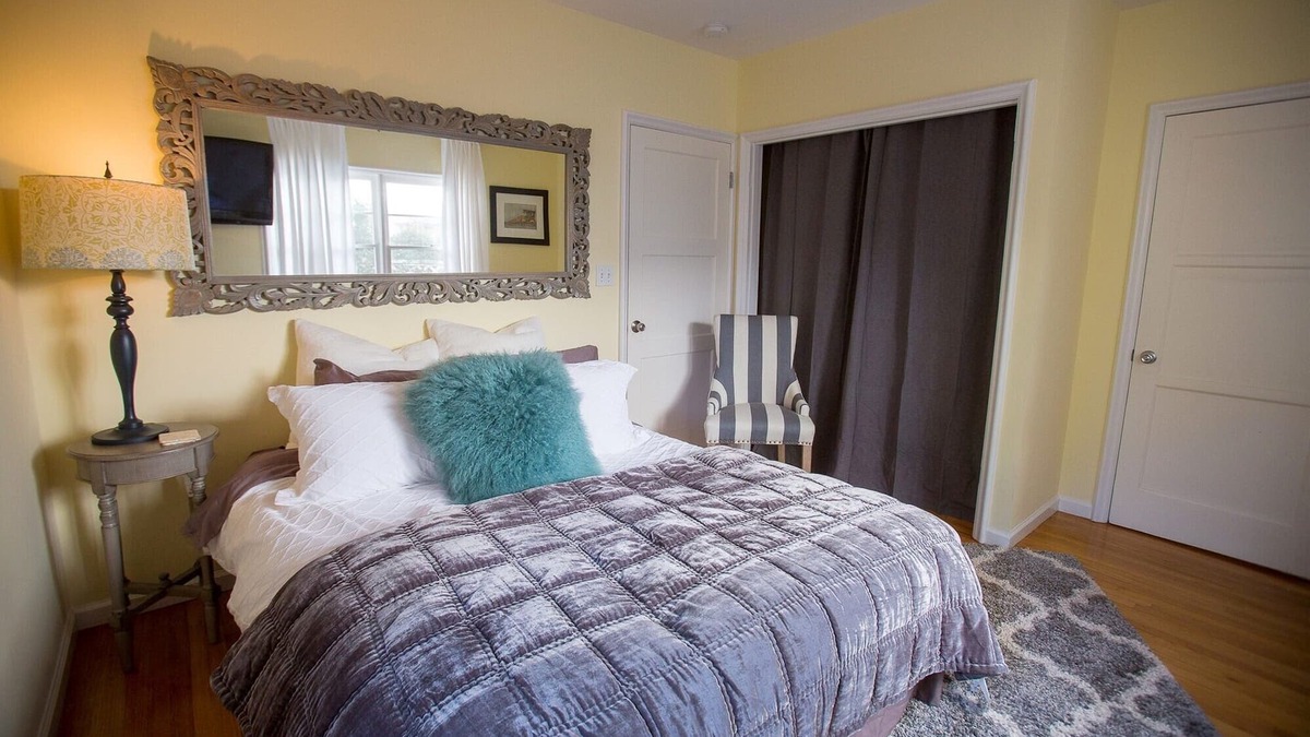 North of Montana House | Santa Monica Beach Luxury Suite