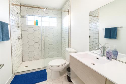 Sunset Park Villa | Santa Monica Hot Tub House - Billiards, Grill & Projector