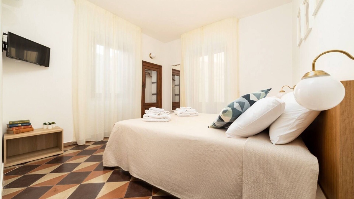 Bitonto Bed & Breakfast | Santalo B&B - Tramonti su Bitonto (1956)
