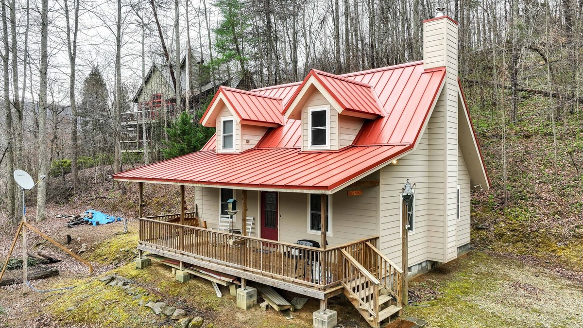 Robbinsville Cabin | Santeetlah Lake Retreat w/Dock: Walk to Water!