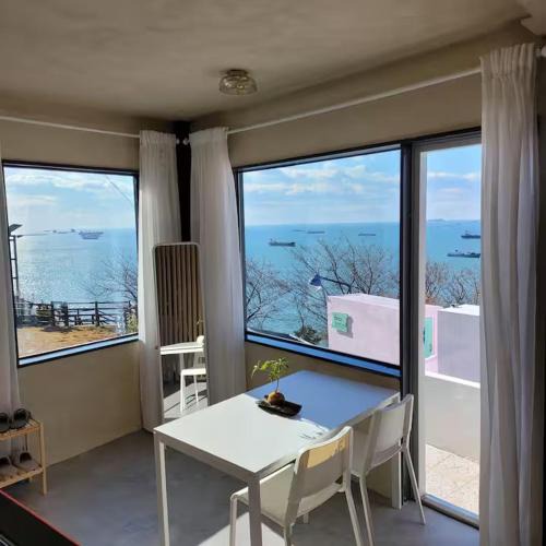 Yeongdo Apartment | Santiago