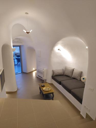 Exo Gonia House | Santorini Cave Suite