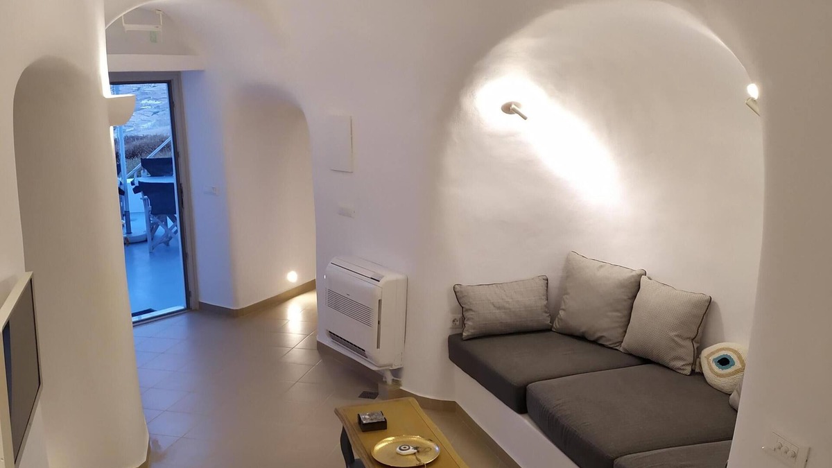 Exo Gonia House | Santorini Cave Suite