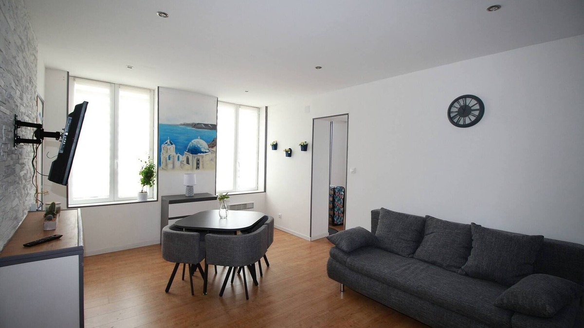 La Fere Apartment | Santorini - Design apartment in the heart of Fère