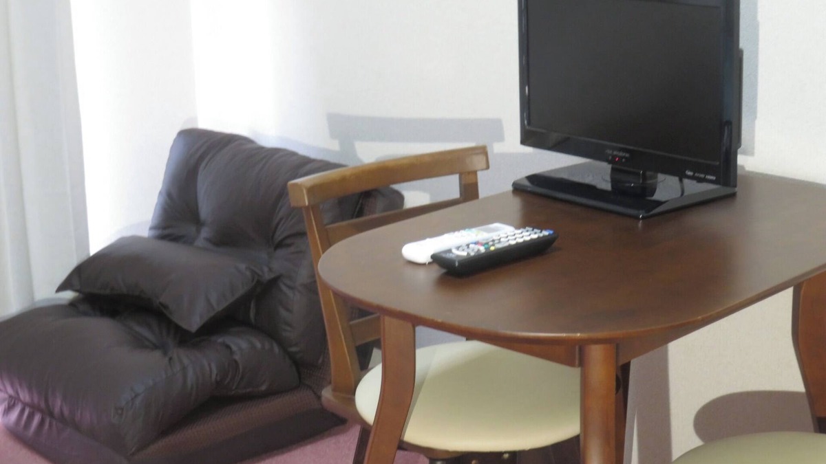 Sanuki Apartment | Sanuki City Vacation Rental 1 single bed sofa be/Sanuki Kagawa