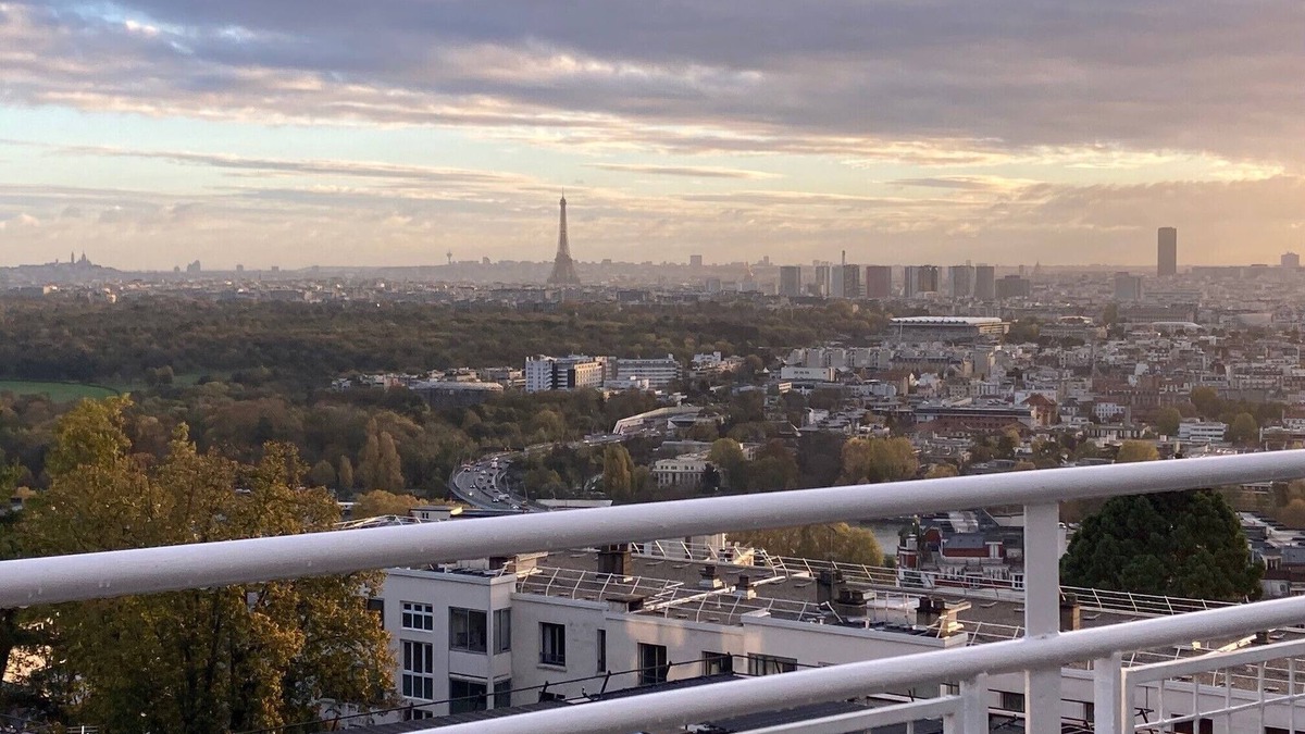 Saint-Cloud Apartment | Sapcious flat with a terrace on top floor and an exceptionnal view over Paris