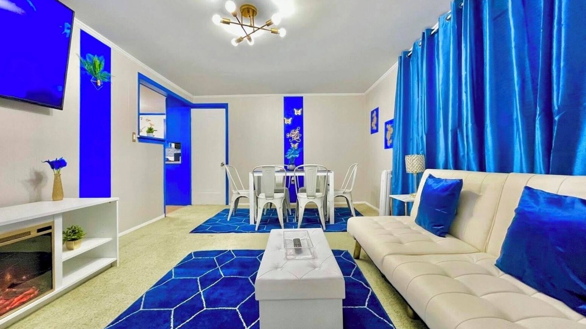 Old Brooklyn House | Sapphire Haven: Charming 1BR Upper Unit Retreat | Laundry, Parking, Safe Location 8 Min to Airport