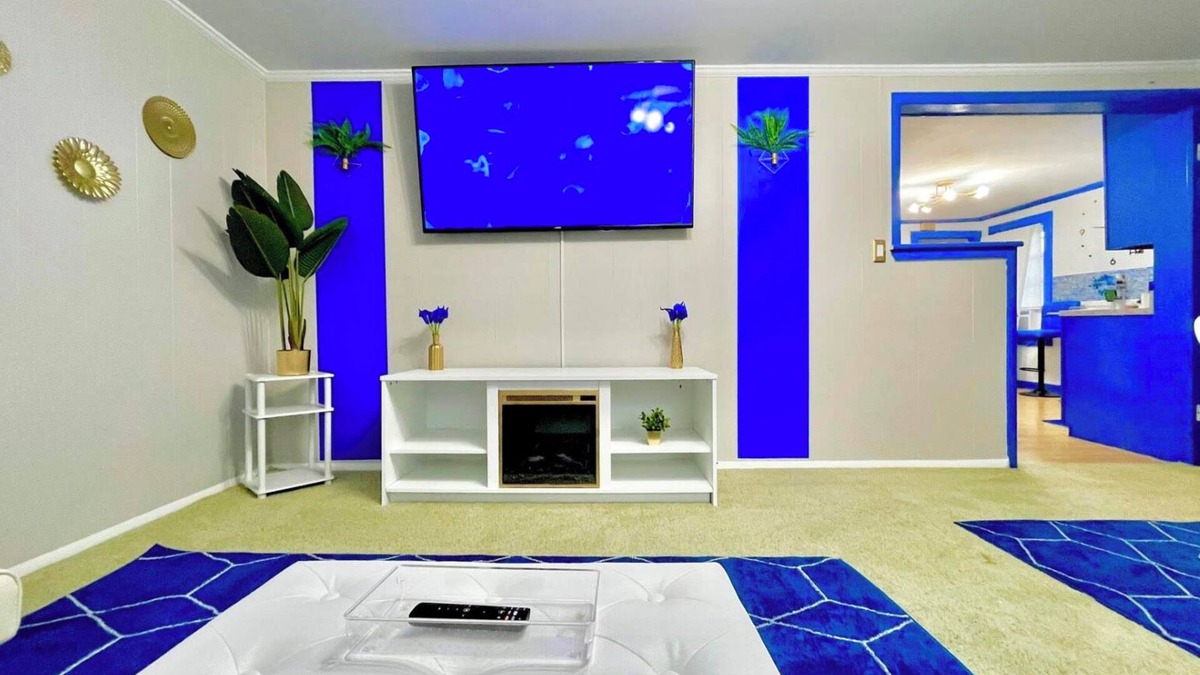 Old Brooklyn House | Sapphire Haven: Peaceful 2BR Upper Unit Retreat | Laundry, Parking, Safe Location 8 Min to Airport