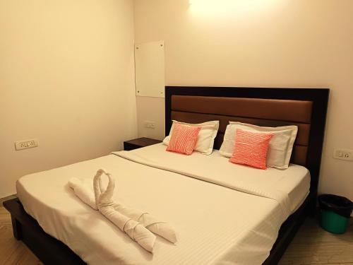 Jangpura House | Sapphire Home Stay Near Nizamuddin Railway Station