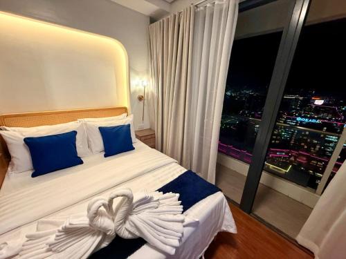 Paranaque Apartment | Sapphire Seaview Park Suites near Okada, Solaire, MOA, NAIA Airport, Bayview