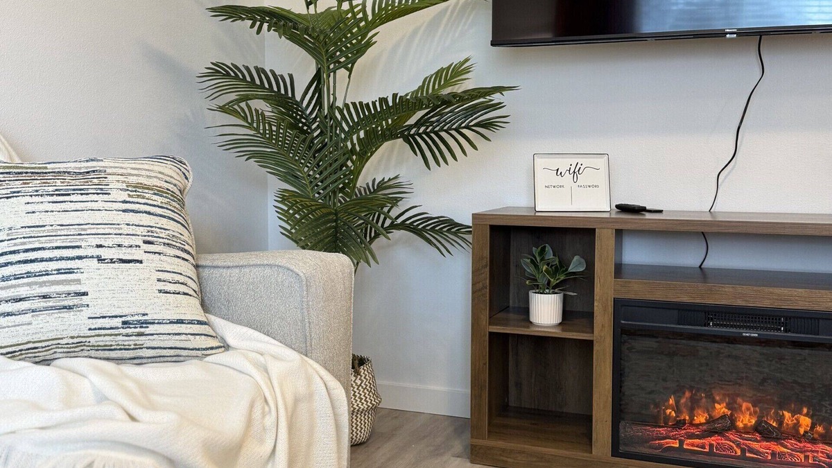 Hermiston House | Sapphire Stay- King and Queen
