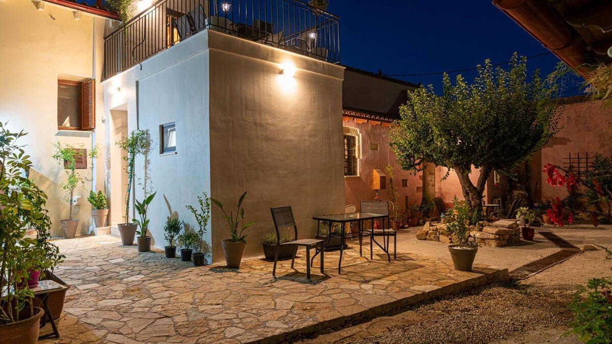 Vamvakopoulo House | Sappho 3-bedroom House