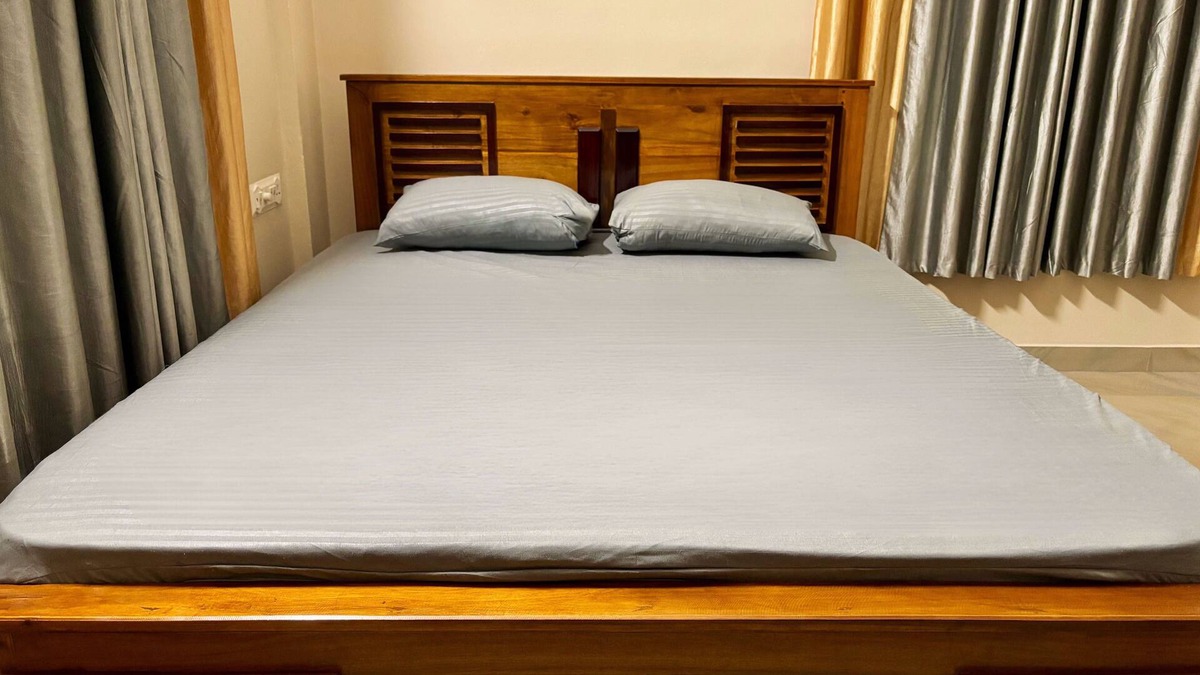 Perintalmanna Apartment | Saraa Homes - 2BHK Self Service Furnished Apt with Balcony near Kalari & MES