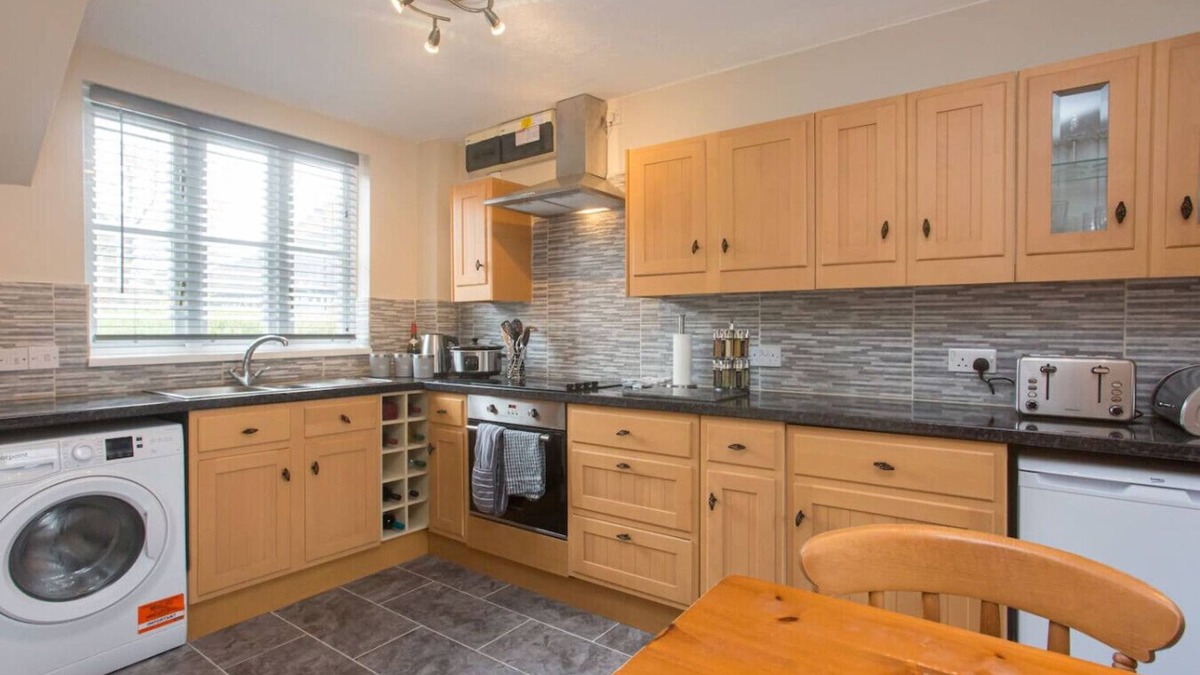 Denstone House | Sarah's House: BBQ Parking 10mins To Alton Towers