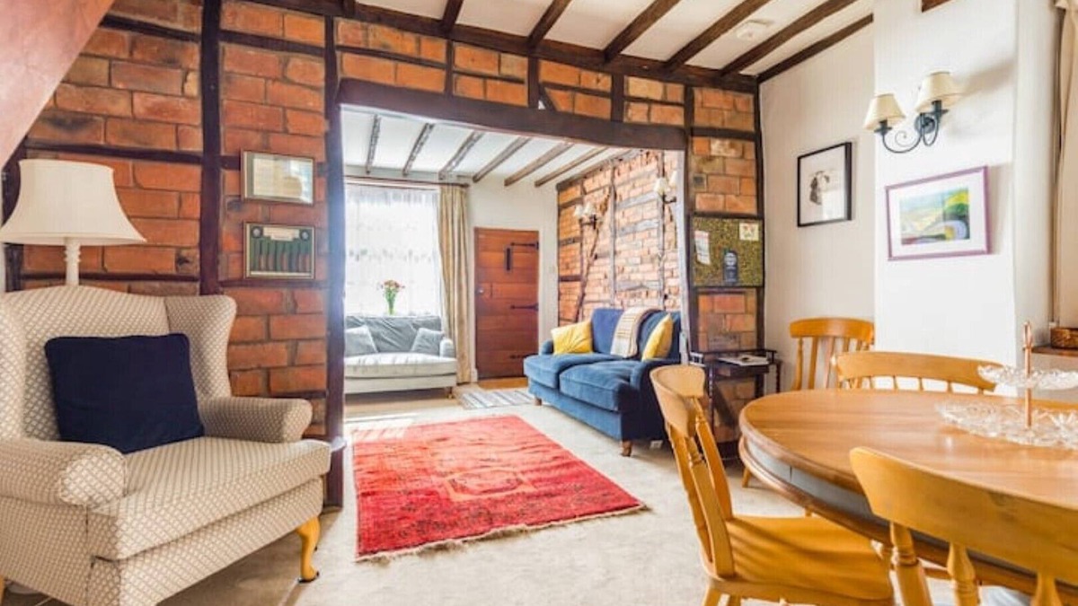 Taunton Cottage | Sarah’s Cottage Centre of Taunton Georgian Cottage