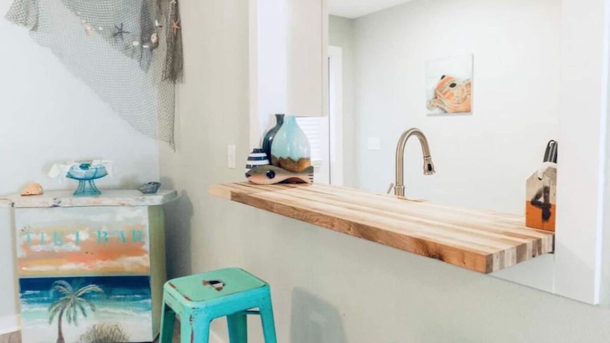 Bayou Oaks House | Sarasota Beach House themed designer cottage- sleeps 6 - pool- tropical oasis.