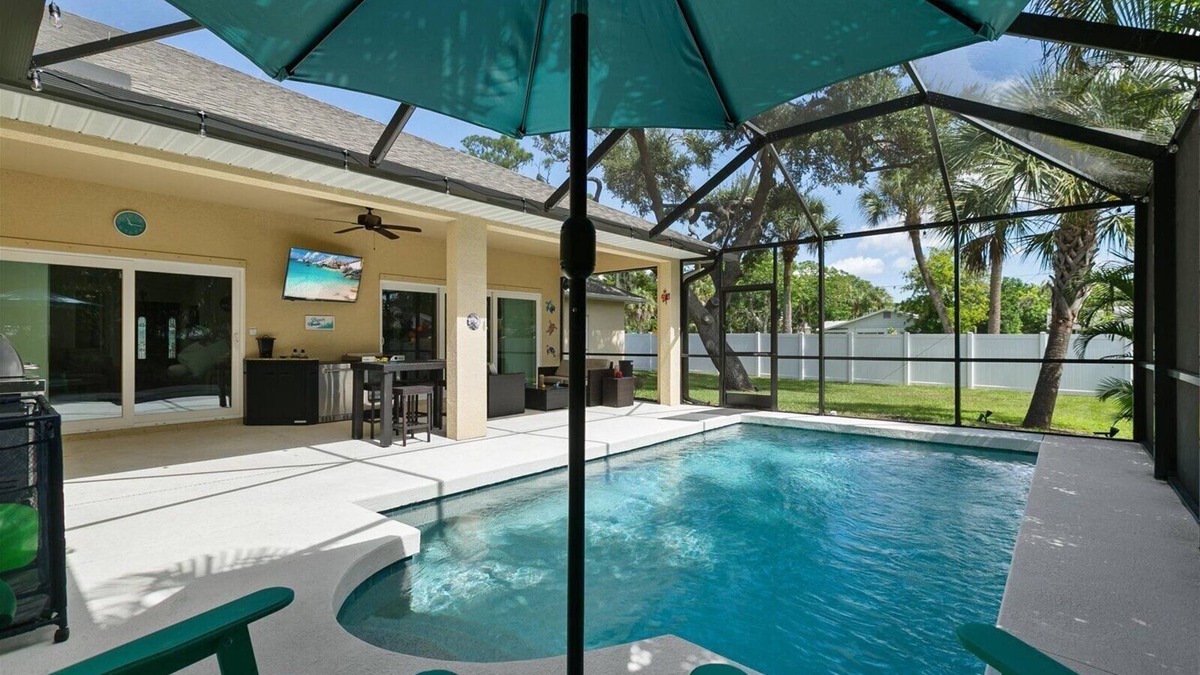 Bayou Oaks House | Sarasota House, A Perfect Beach Getaway! Spacious 4-bedroom house & Pool !