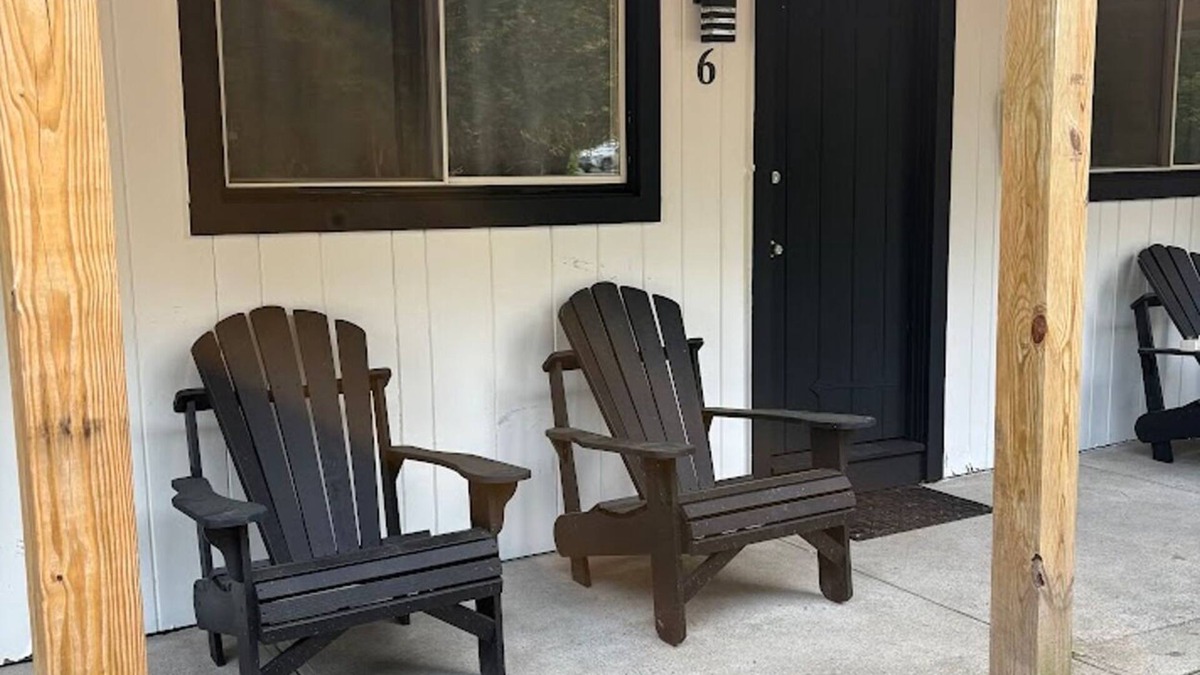 Saratoga Springs Apartment | Saratoga Garden Motel - Room 6