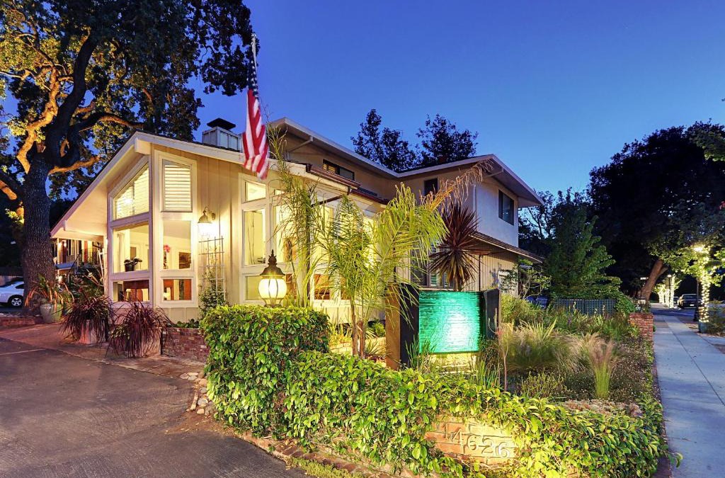 Saratoga Hotel | Saratoga Oaks Lodge