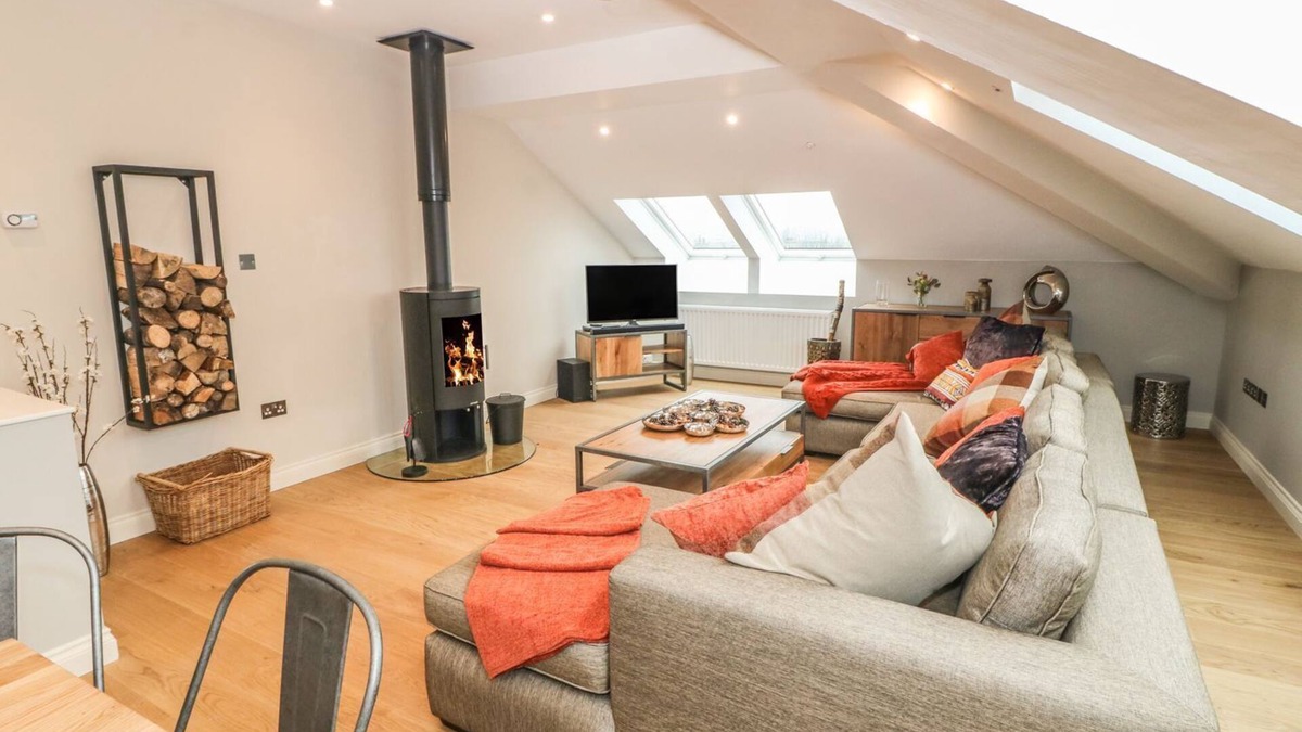 Malltraeth Cottage | SARDIS CHAPEL 1, pet friendly, luxury holiday cottage in Malltraeth
